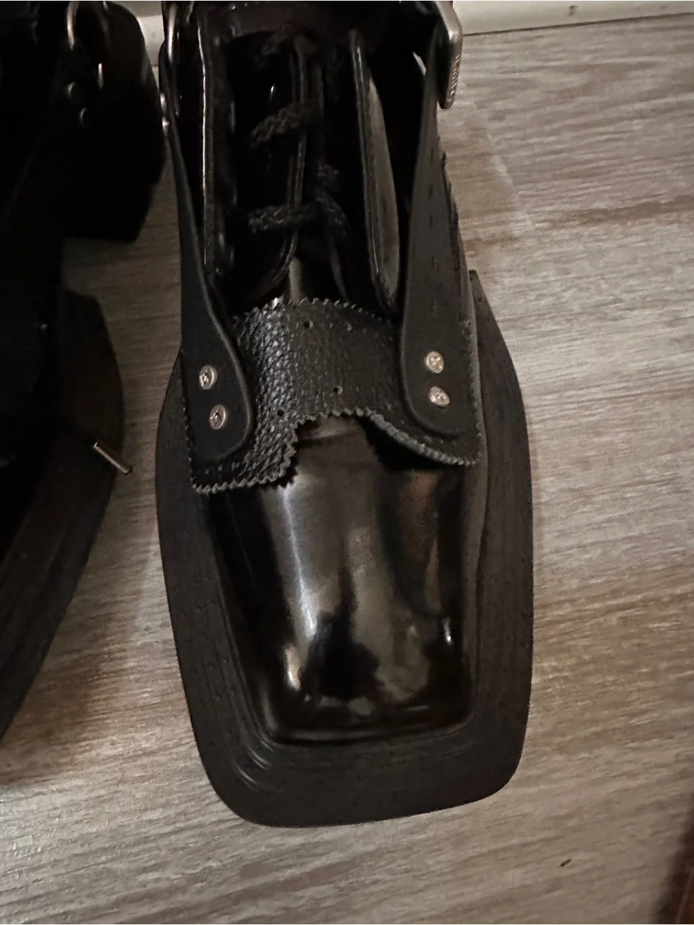 Untitlab shiny black
